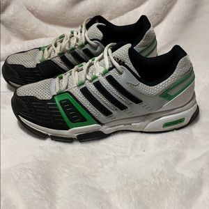 Men’s Adidas tennis shoe